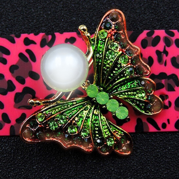 Green Butterfly Brooch -Faux Pearl at the Top  - Rhinestones, Crystals, Enamel - Picture 2 of 3